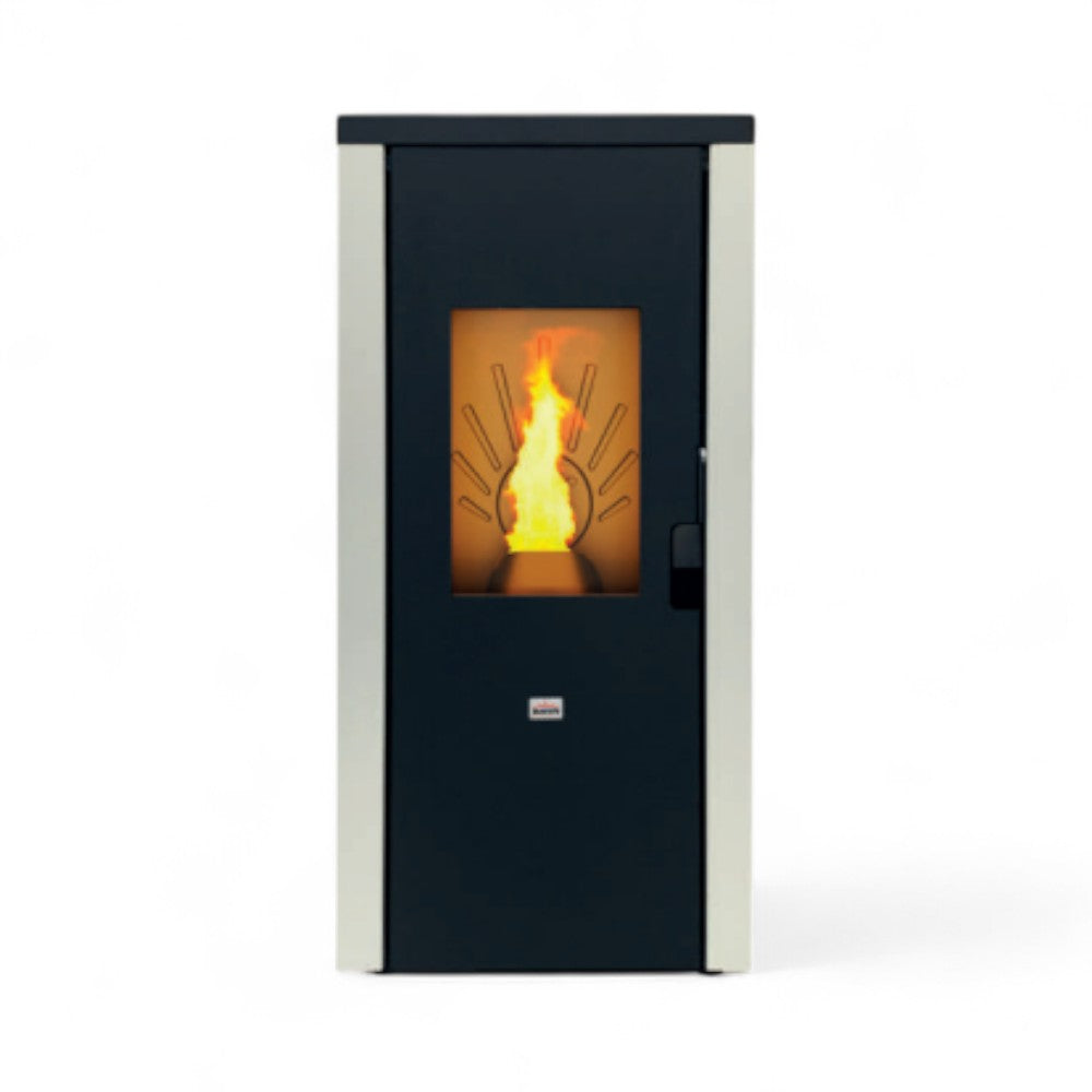 Stufa a pellet in acciaio 7 Kw con uscita fumi posteriore e dispositivo antiscoppio A+ Queen 77 EVO 5.0