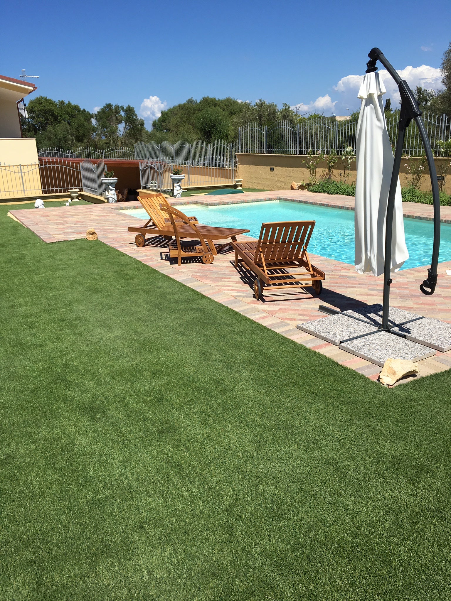 Tappeto erba verde sintetica 30mm prato finto in rotolo Villa Superior