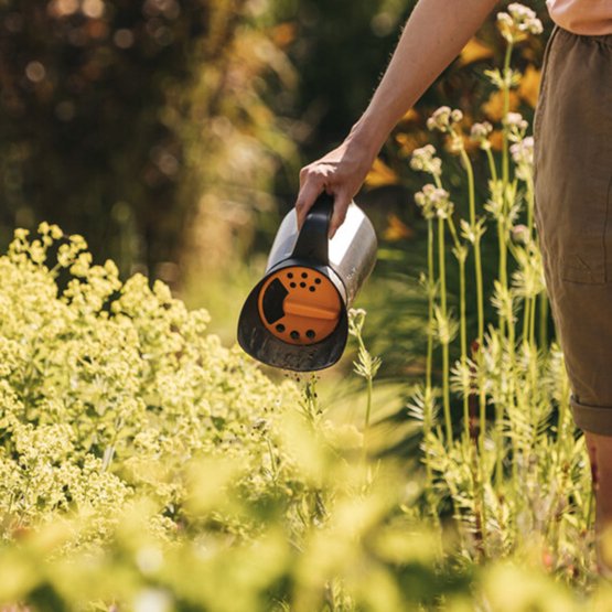 Spargitore universale per tutti i tipi di semi e fertilizzanti FISKARS