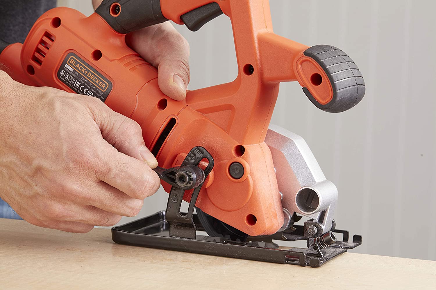 Sega Circolare 400W BLACK+DECKER BES510