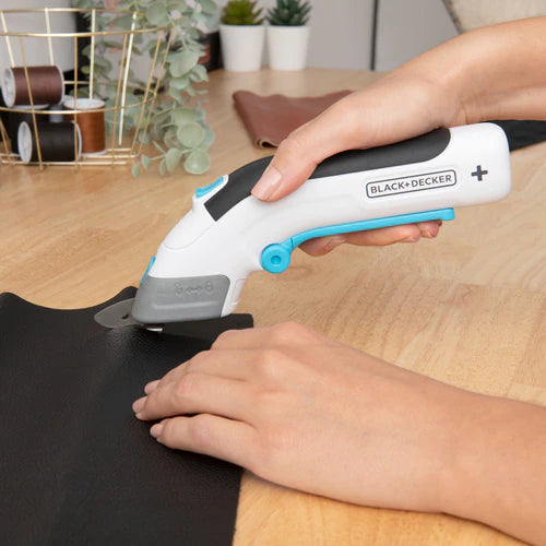 Forbice elettrica multiuso ricaricabile con 2 lame per il taglio di vari materiali BLACK+DECKER