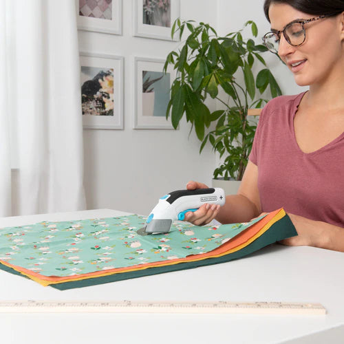 Forbice elettrica multiuso ricaricabile con 2 lame per il taglio di vari materiali BLACK+DECKER
