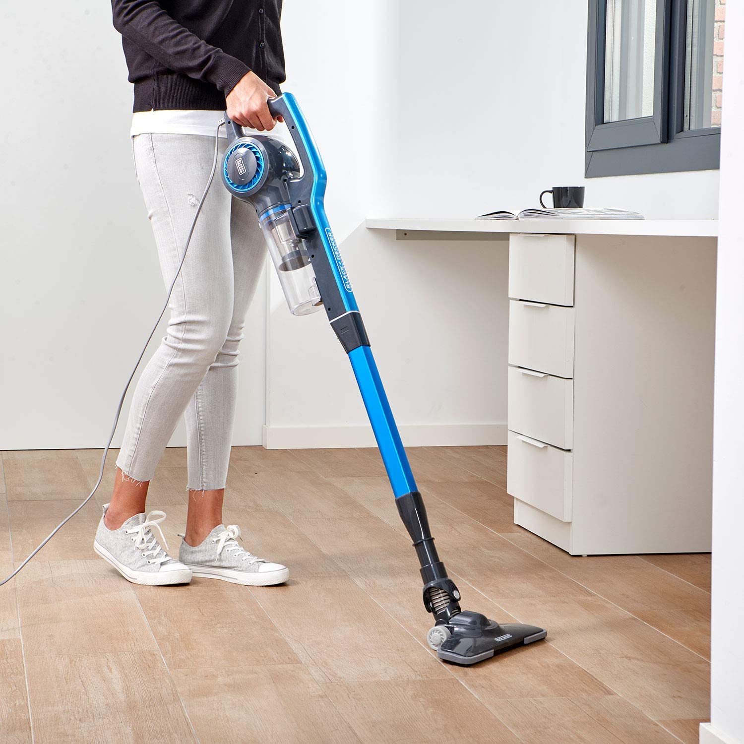 Scopa elettrica ionica aspirapolvere senza sacchetto Black Decker BVMSE600E