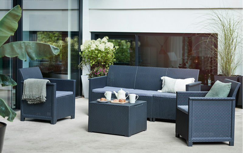 Salotto da giardino in resina effetto rattan divano tre posti tavolo più due poltrone Emma Lounge Keter