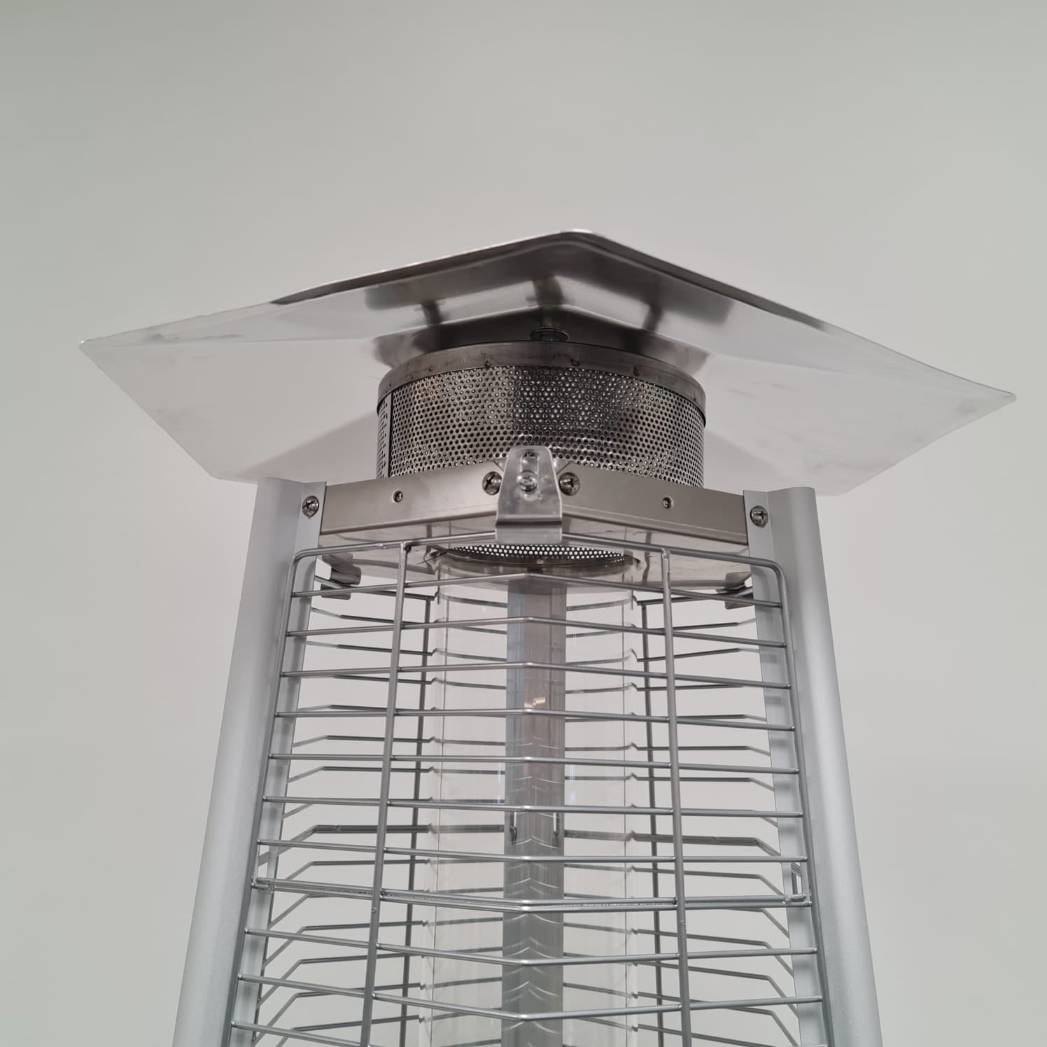 Termopatio stufa piramide esagonale a gas da esterno con ruote Totem Hexagonal Niklas