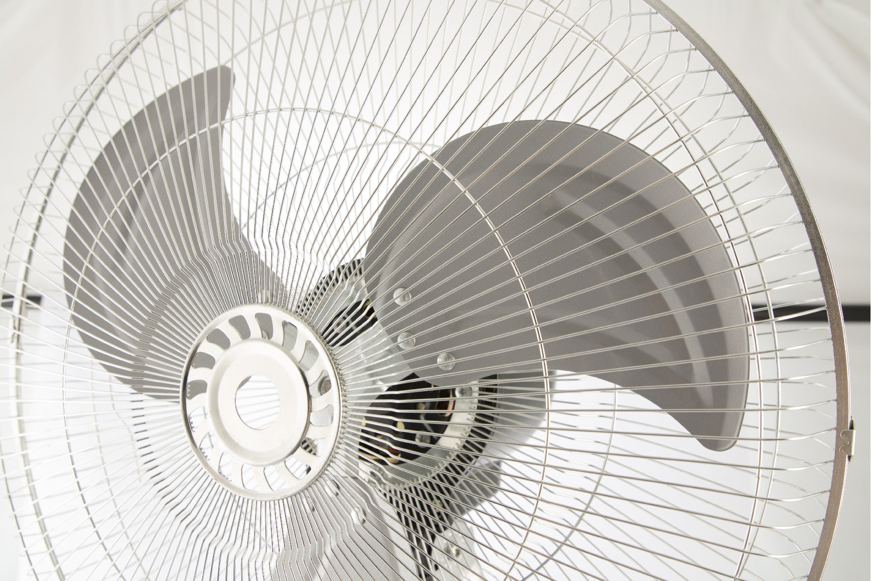 Ventilatore a piantana 3 in 1 da tavolo a parete da terra con base in metallo 80W Trio Niklas