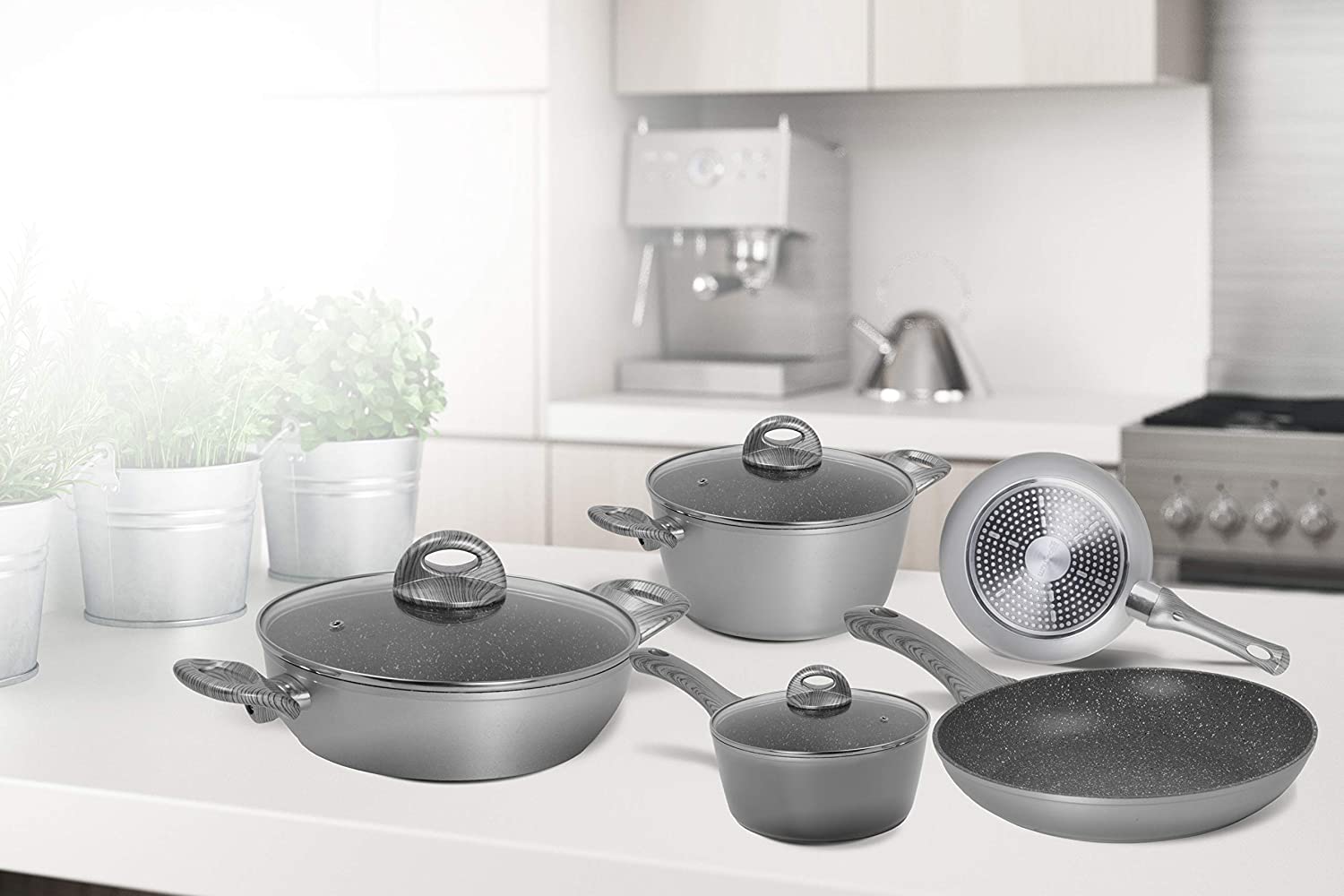 Batteria di pentole e padelle 8 pezzi Essential Aeternum