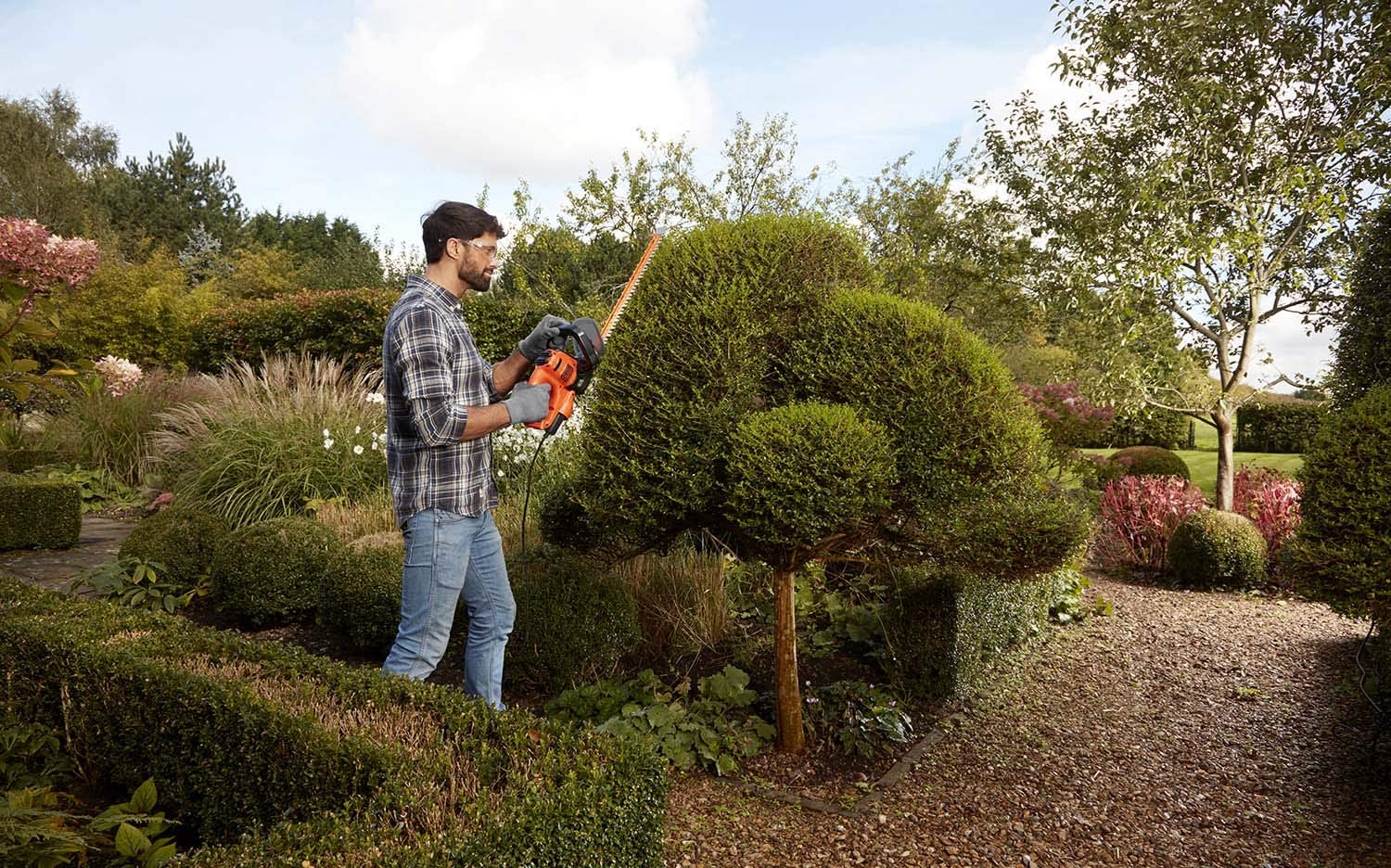 Tagliasiepi 500 W con lama seghettata 50 cm Black+Decker BEHTS 301