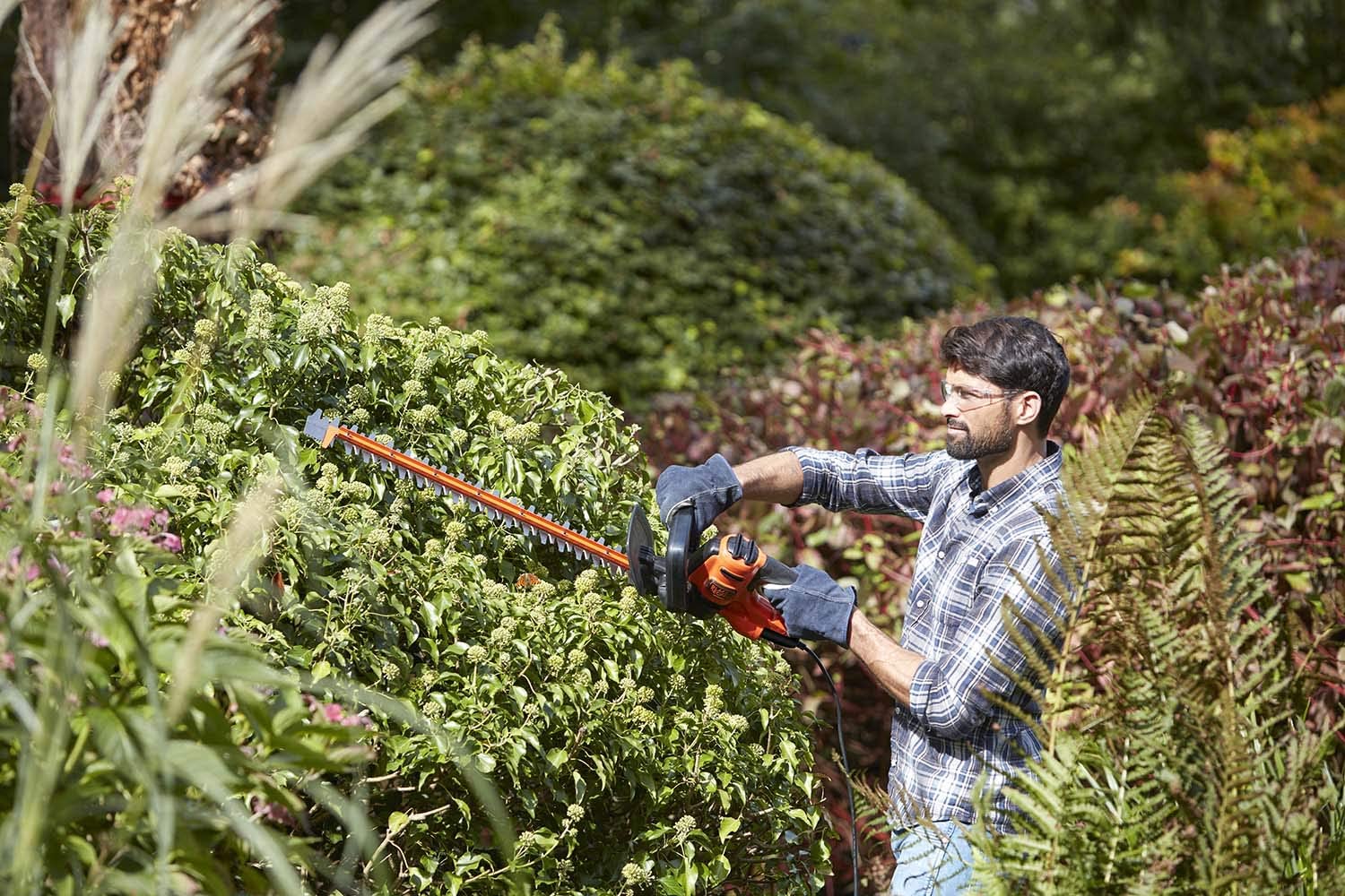 Tagliasiepi 500 W con lama seghettata 50 cm Black+Decker BEHTS 301