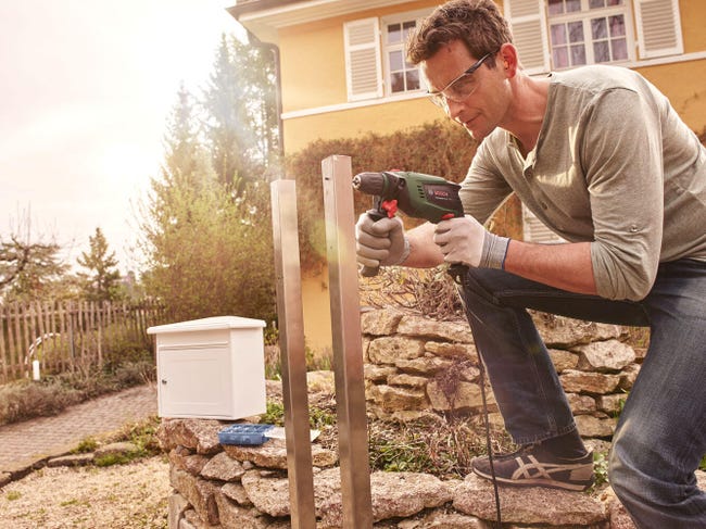 Trapano Tassellatore con percussione 700w Bosch Universal Impact 700