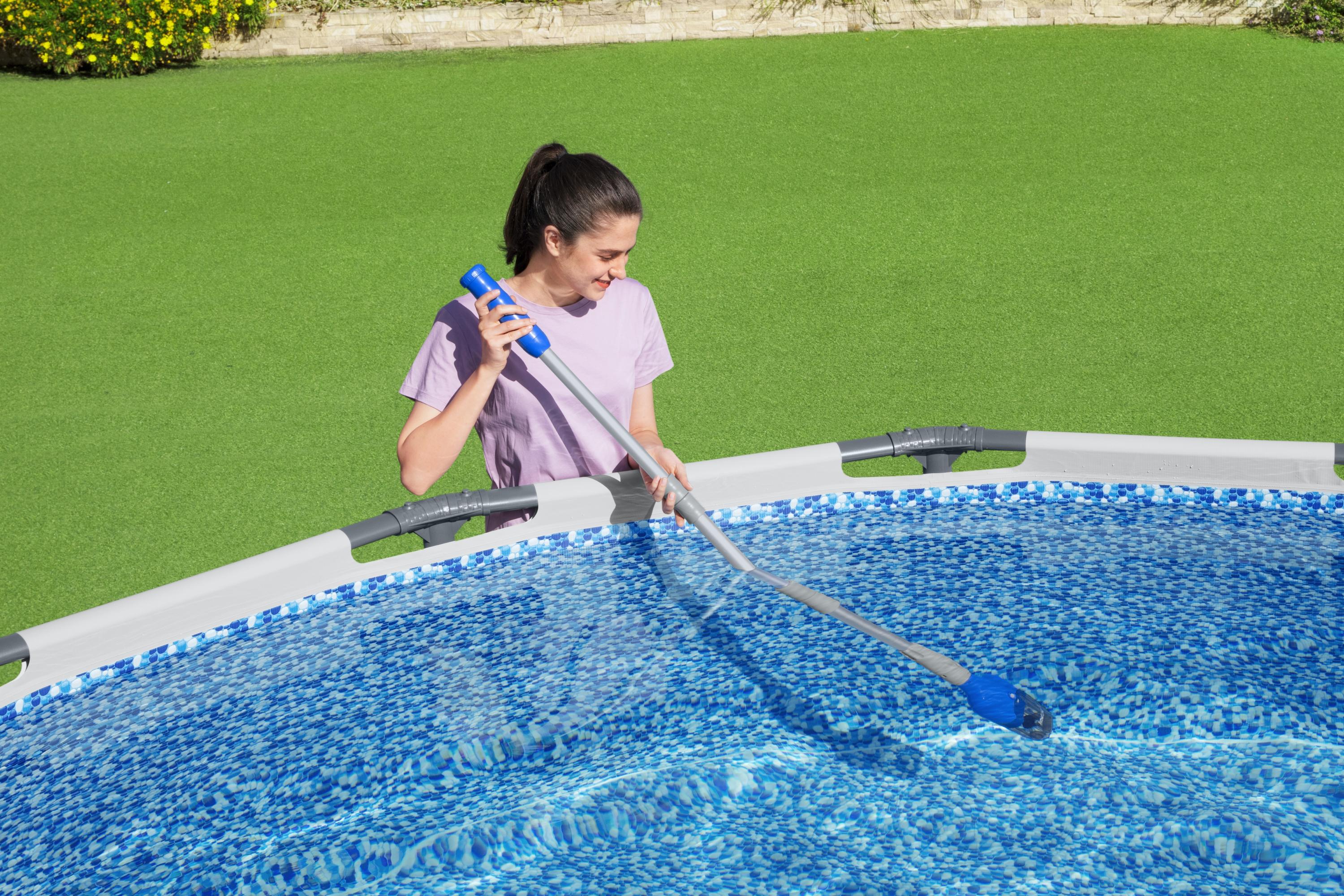 Scopa aspirante pulitore a batteria per piscina e spa Flowclear AquaTech