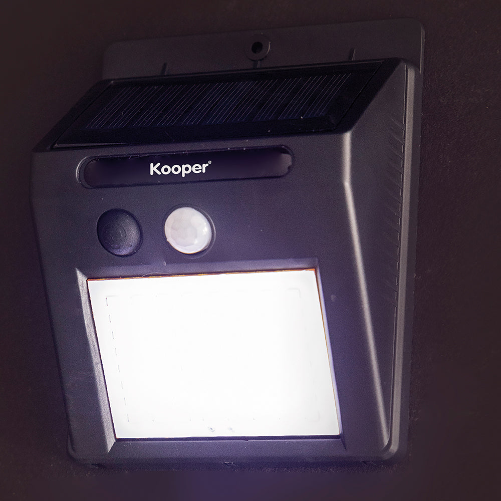 Lampada segnapassi con sensore crepuscolare 64 led e 3 intensità di luminosità, Kooper