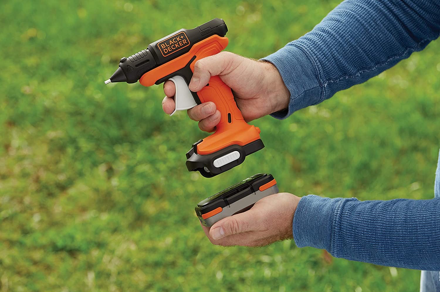 Pistola Incollatrice 12V BLACK+DECKER senza batteria e caricabatterie  BDCGG12N