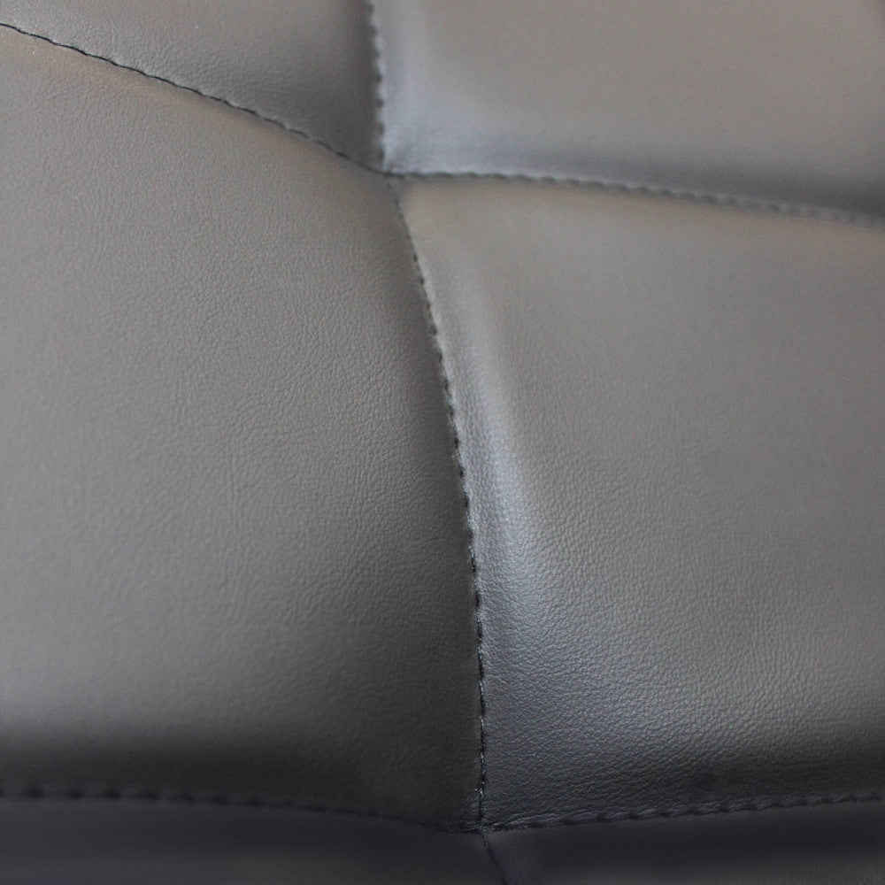 Sedia da interno sala da pranzo con struttura in metallo e seduta larga rivestita in ecopelle Ginter