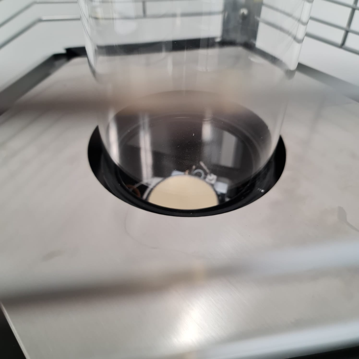 Termopatio stufa piramide esagonale a gas da esterno con ruote Totem Hexagonal Niklas