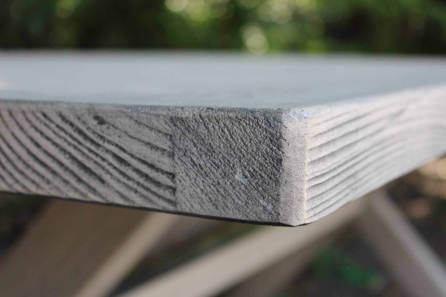 Tavolo per esterno in alluminio con piano in cementite effetto legno 200