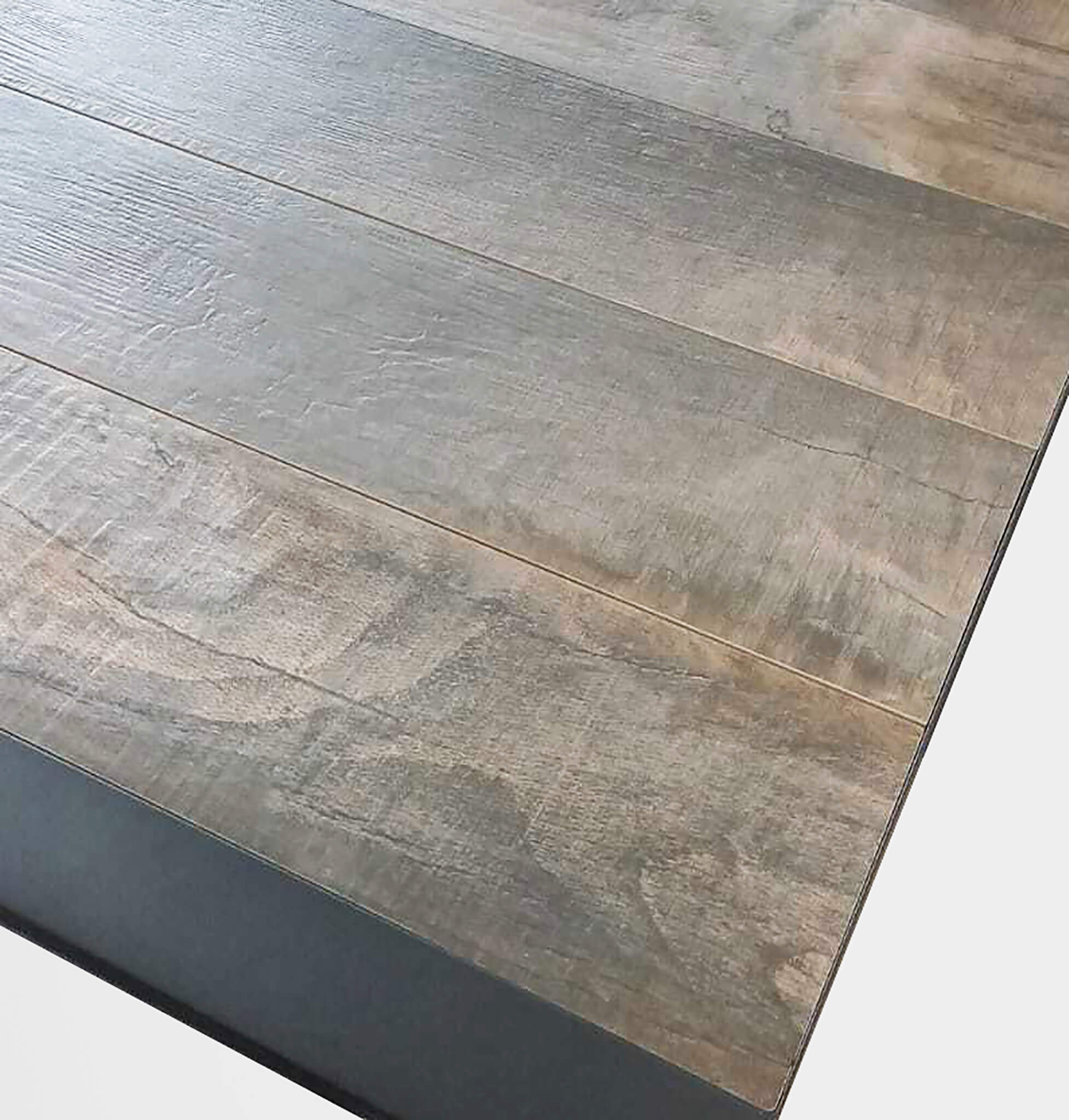 Tavolo per esterno in alluminio con piano in gres effetto legno 150x90 c