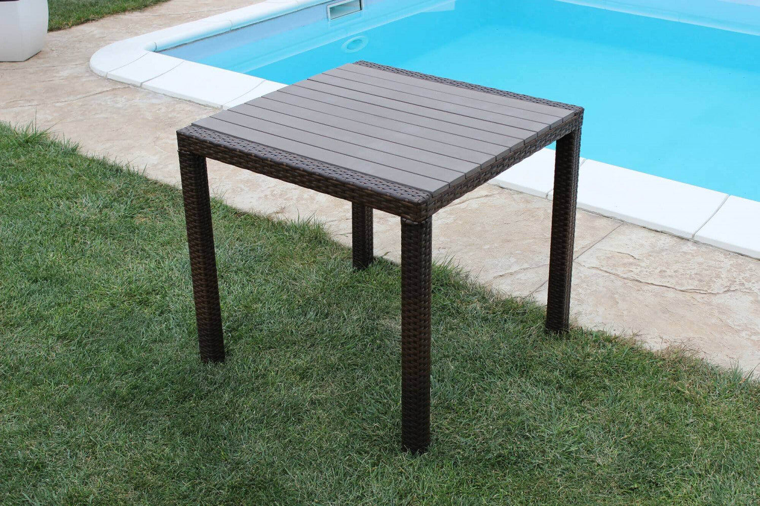 Tavolo quadrato 80x80 cm da esterno giardino con struttura in alluminio rivestito in wicker con piano effetto doghe Maiorca