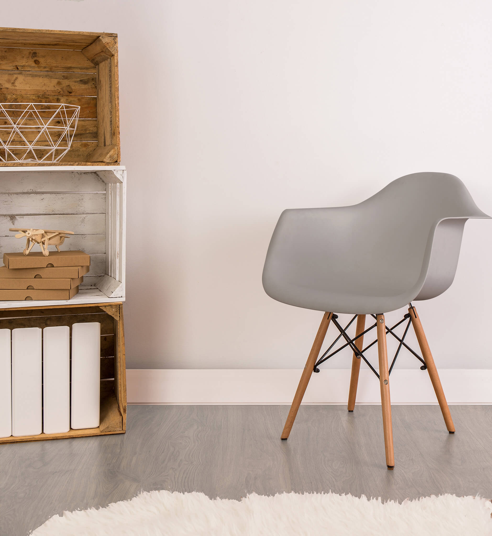 Poltrona sedia da interno con struttura in acciaio e legno e seduta in ABS Spriz