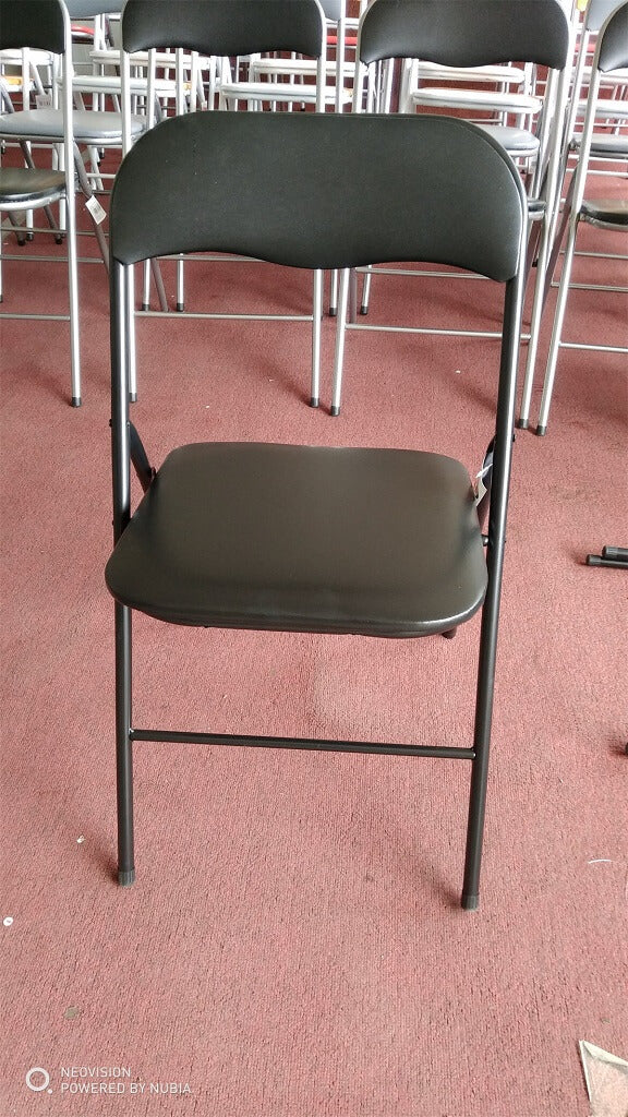 Sedia pieghevole da interno in acciaio con seduta e schienale in PVC imbottito Closy