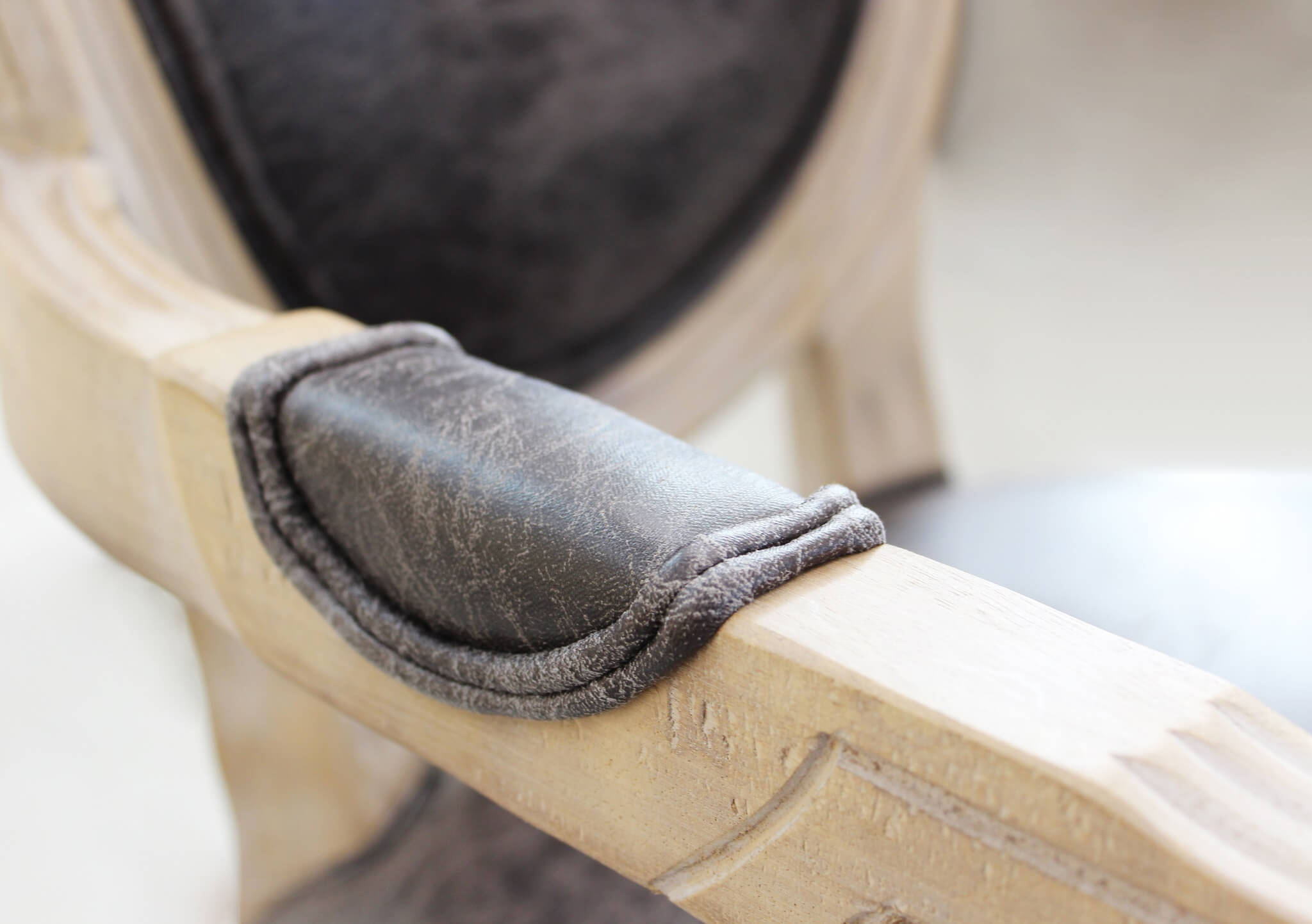 Poltrona Constance In Ecopelle Nera