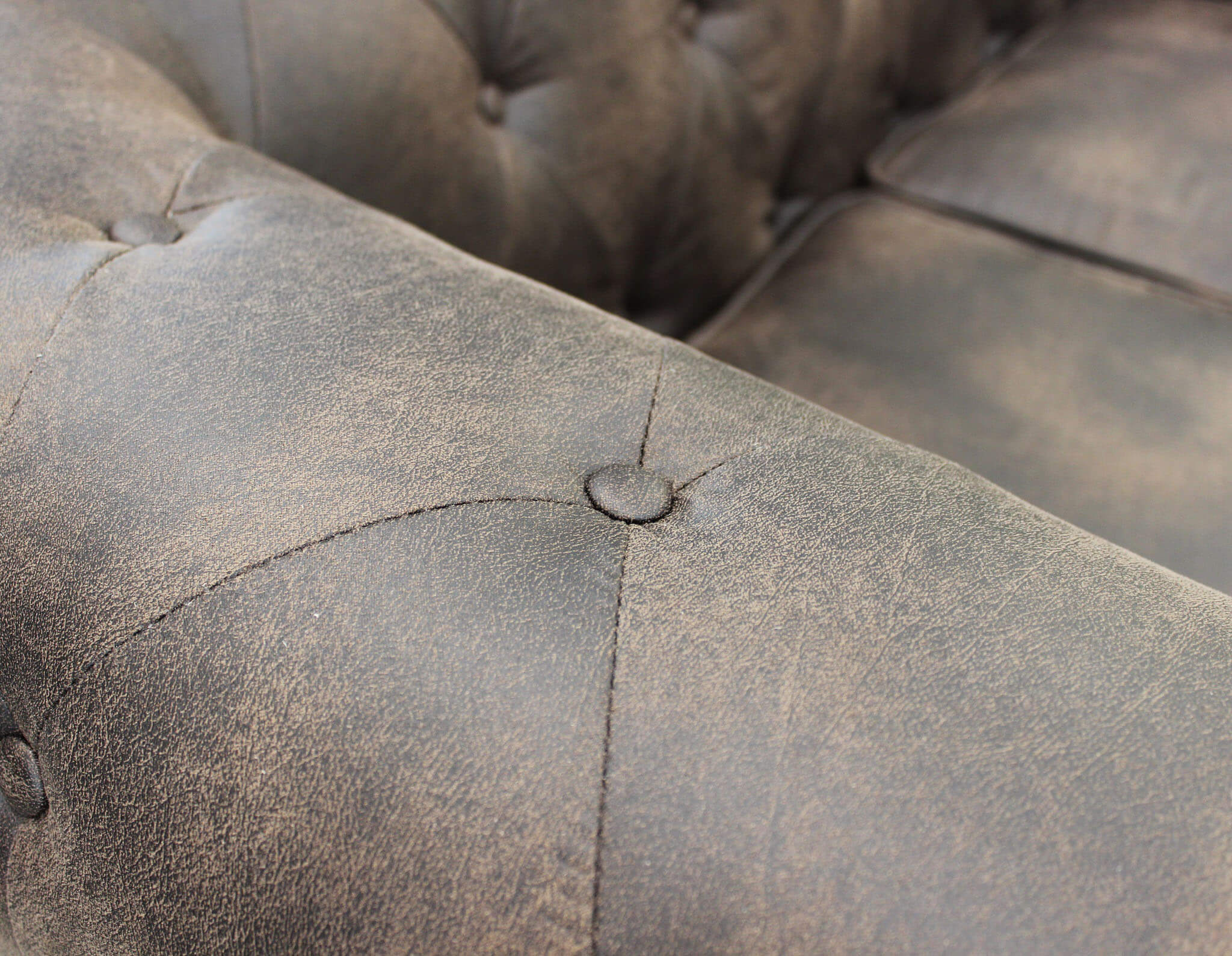 Divano 2 posti in ecopelle Vintage Marrone Chesterfield