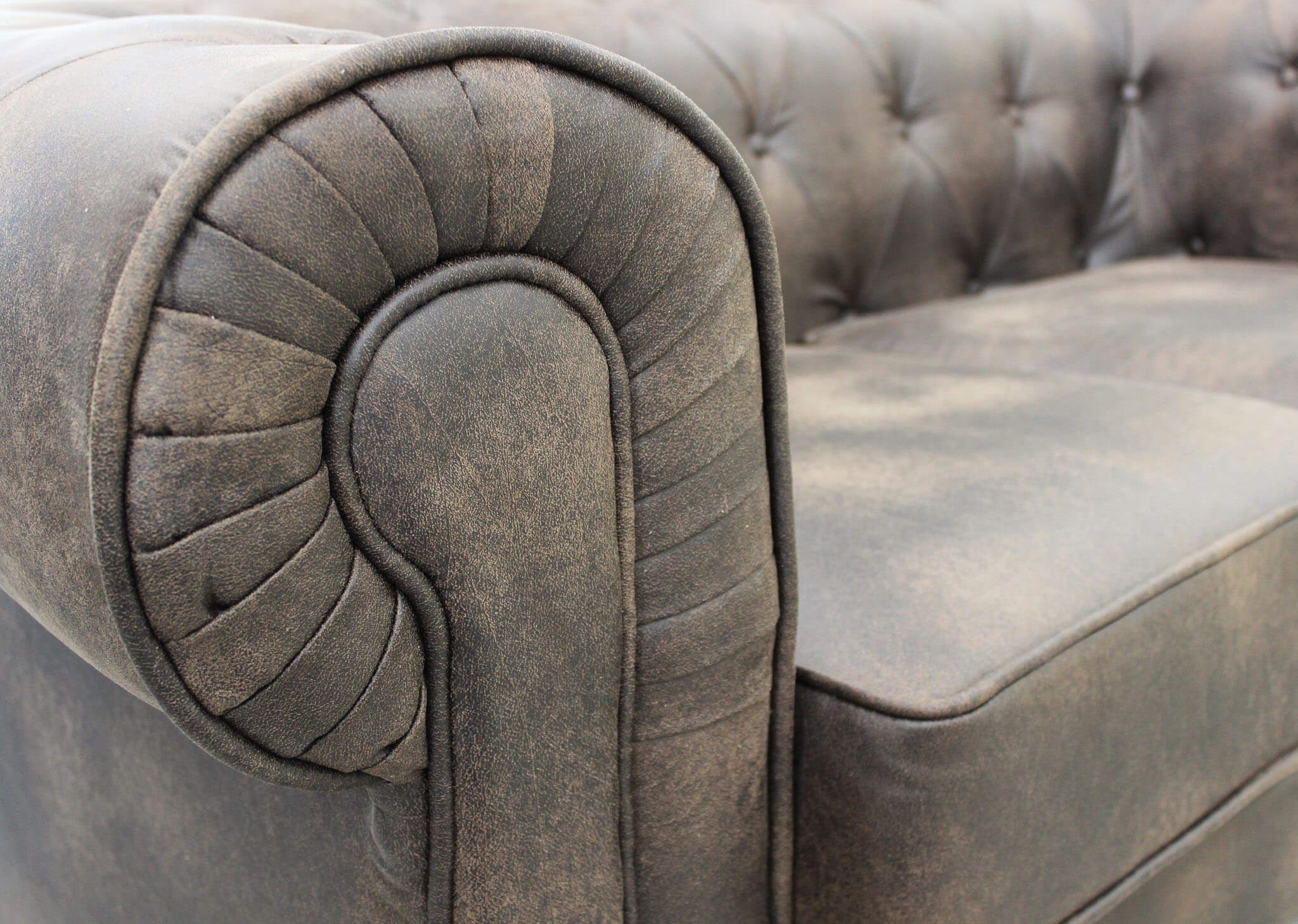 Divano 3 posti in ecopelle Vintage Marrone Chesterfield