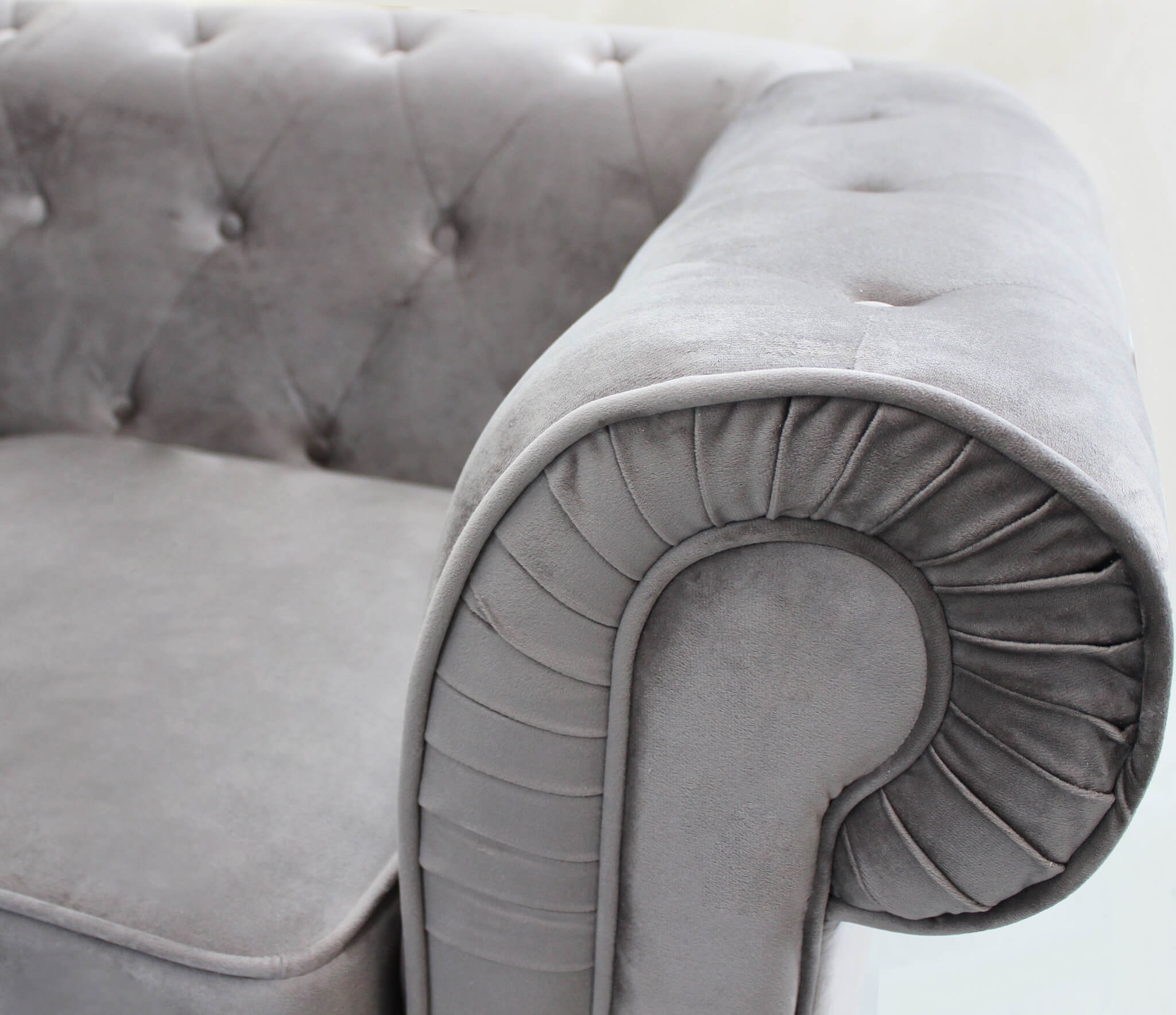 Divano 3 posti in Velluto Taupe Grigio Chesterfield