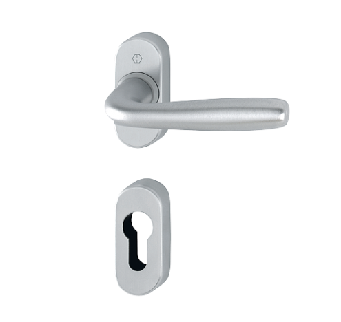 Maniglia in alluminio cromo satinato con foro a cilindro e guarnitura su rosetta per porte a profilo Hoppe Maribor