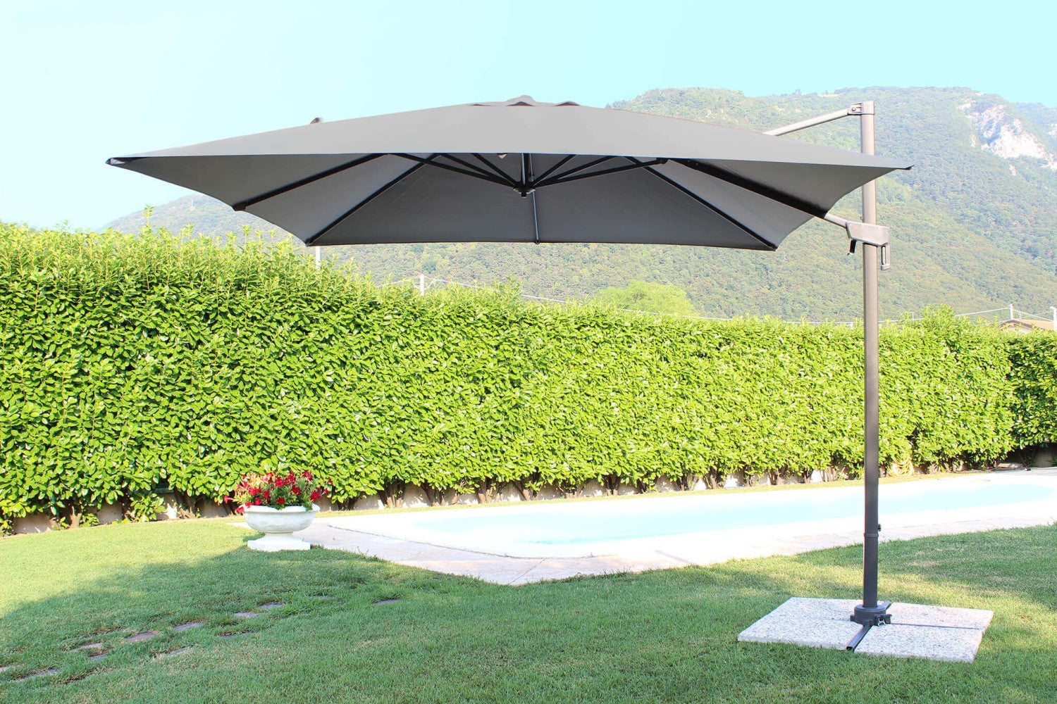Ombrellone da giardino 3x3 mt con telo in poliestere e palo laterale in alluminio Ercules