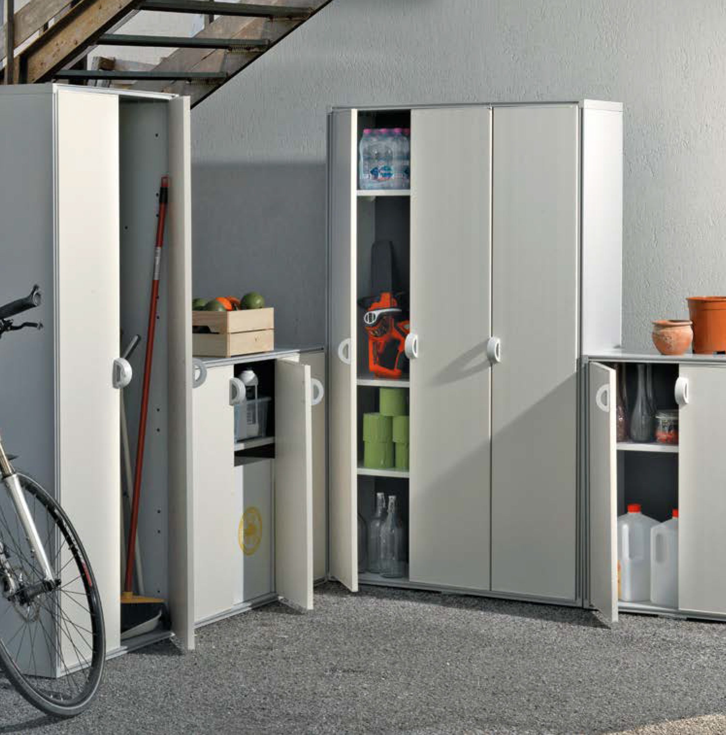 Armadio basso per pattumiera in resina raccolta differenziata Qbik 3 ante