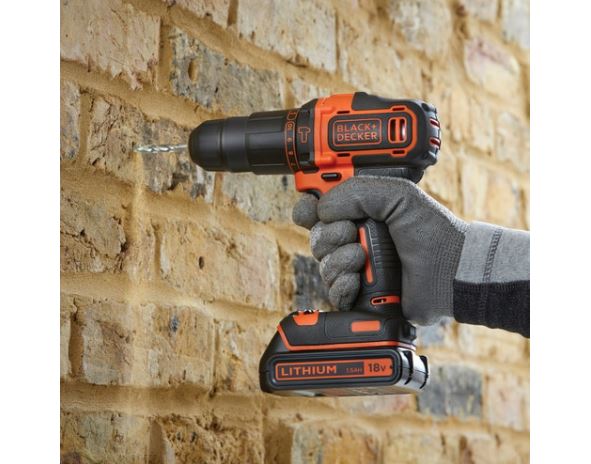 Trapano Avvitatore a percussione 18V in valigetta con OMAGGIO Set 109 pezzi per forare e avvitare BLACK+DECKER BDCHD18K