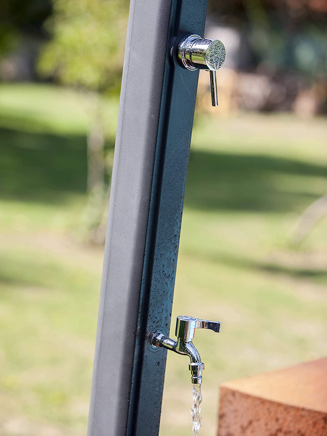 Doccia solare in resina da giardino e piscina con rubinetto lava piedi lt 25 GRE SSR25