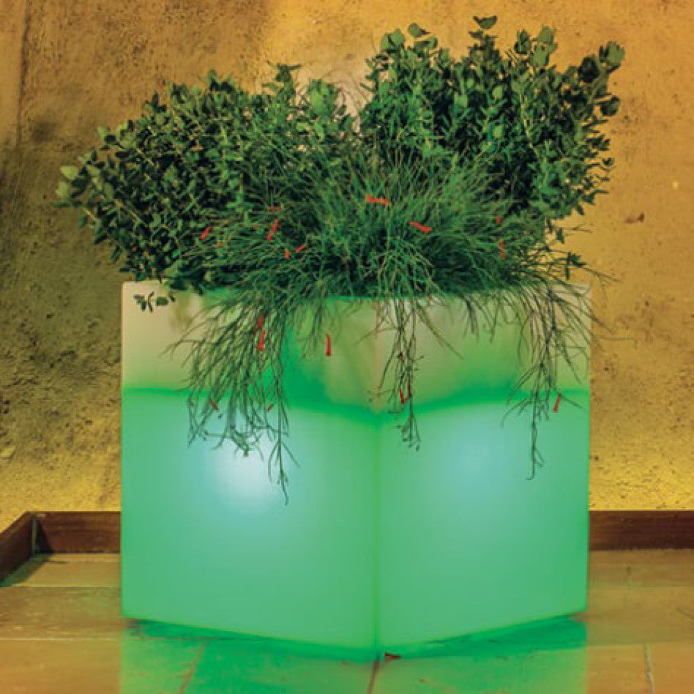 Vaso fioriera LED multicolor da esterno bar e ristornati in resina con telecomando e batteria solare Square Light