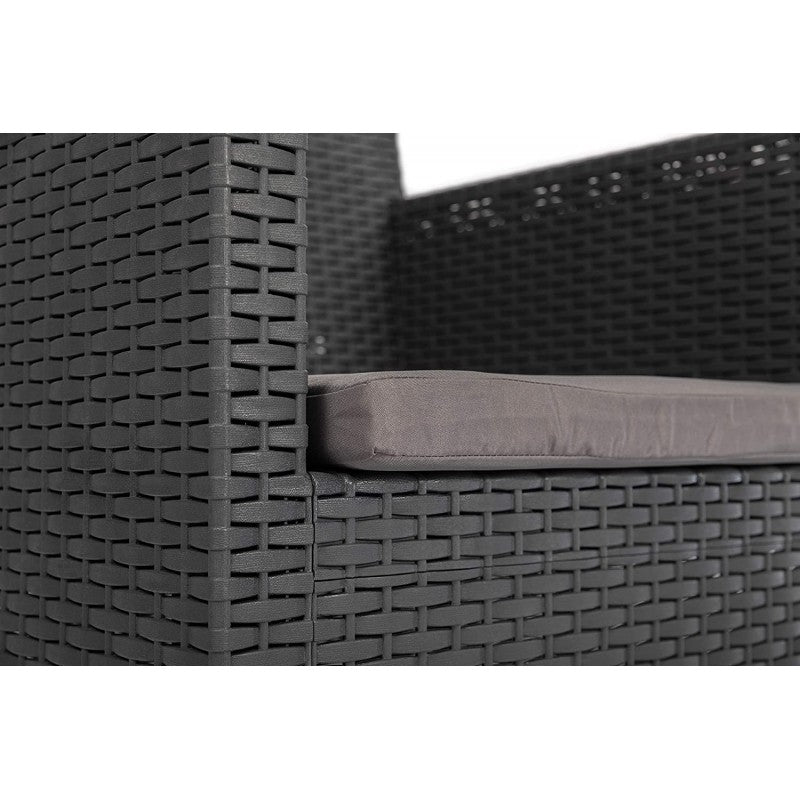 Salotto da esterno 4 posti in rattan divano poltrone e tavolino con cuscini
