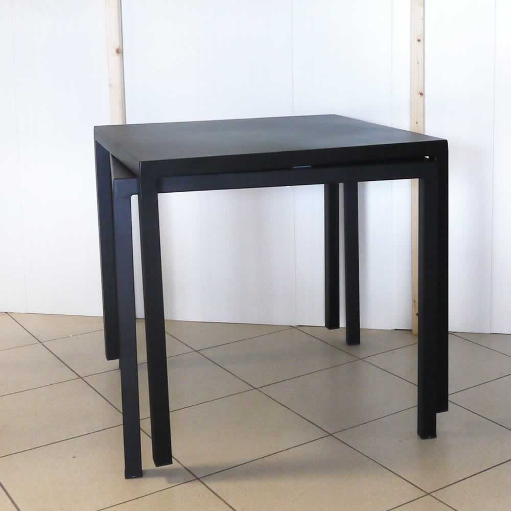 Tavolo quadrato autolivellante da esterno in metallo zincato per bar ristoranti Final