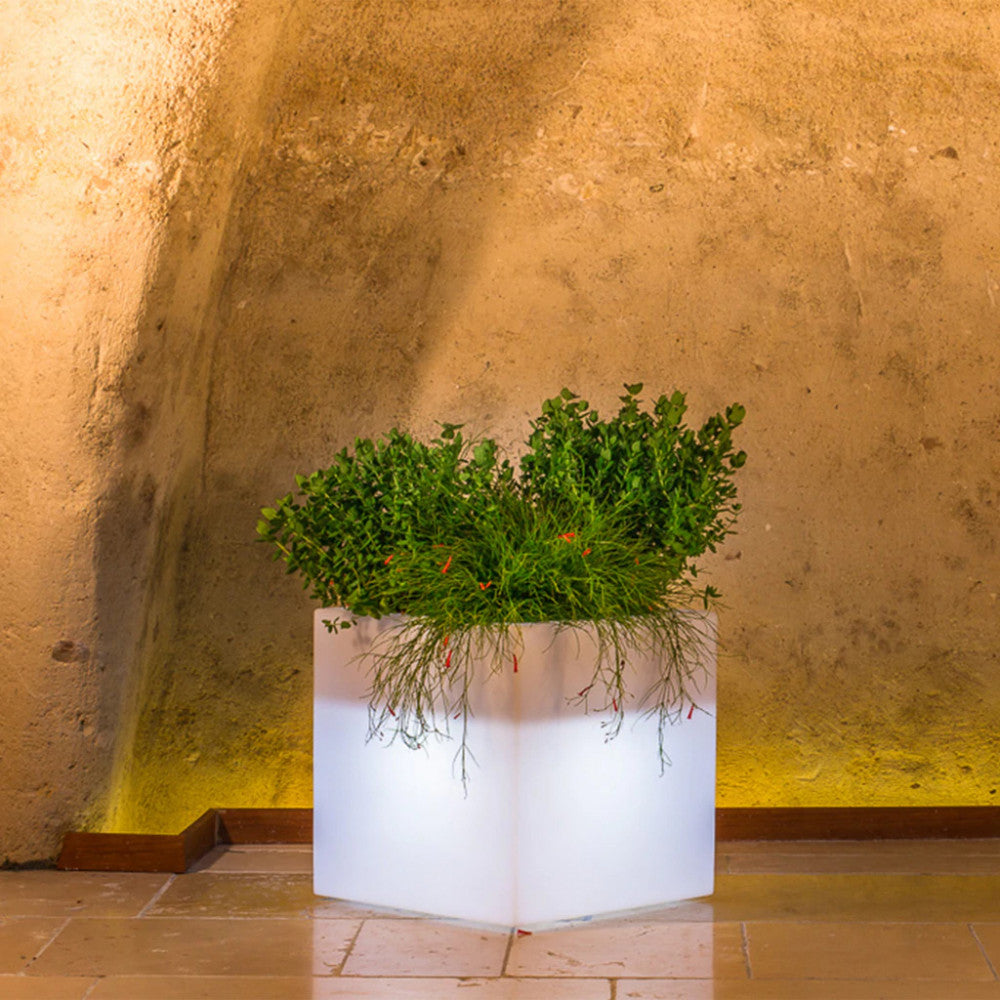 Vaso fioriera LED multicolor da esterno bar e ristornati in resina con telecomando e batteria solare Square Light